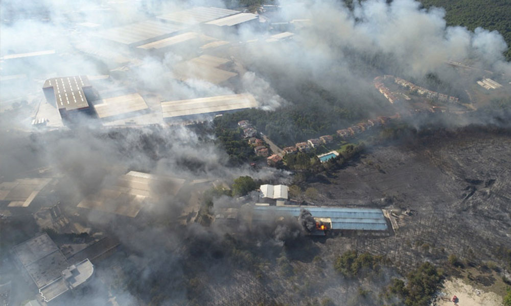 Gebze’de orman yangını fabrikalara sıçradı