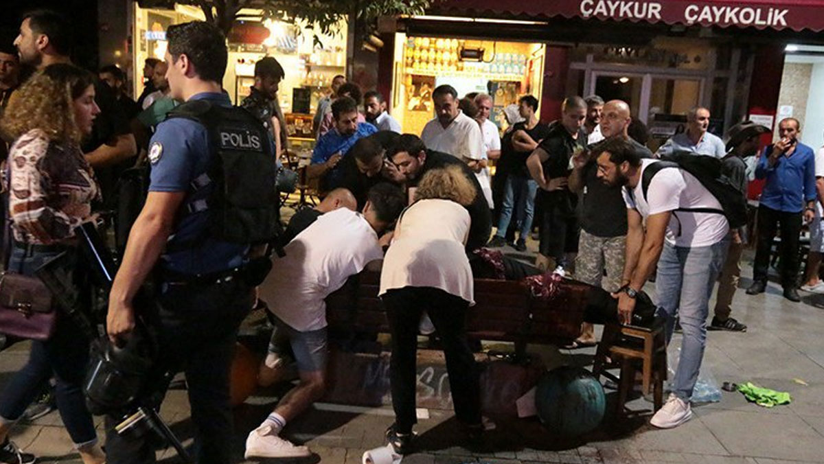Kadıköy’deki ‘kayyum’ protestosuna bıçaklı saldırı: 1 kişi ağır yaralı