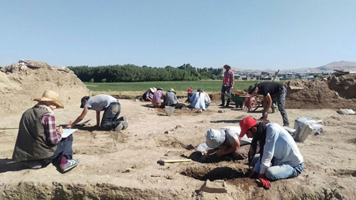 Van kayyumundan arkeolojik kazıya engel: ‘Urartu’nun en önemli merkezini kazıyorlar’