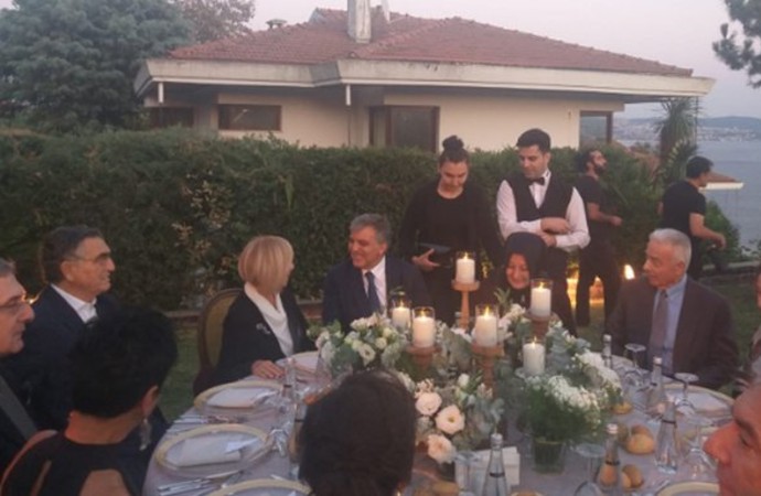Abdullah Gül, eski AKP milletvekilinin kızının nişanına katıldı