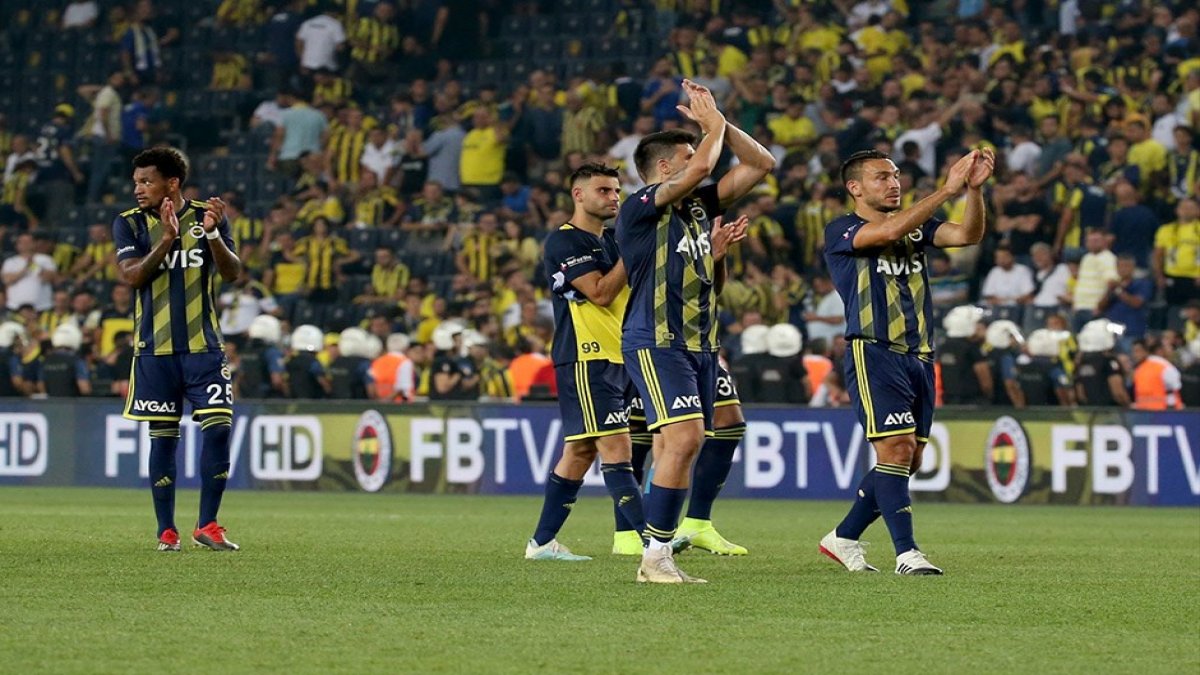 Fenerbahçe zirve yarışını bırakmadı