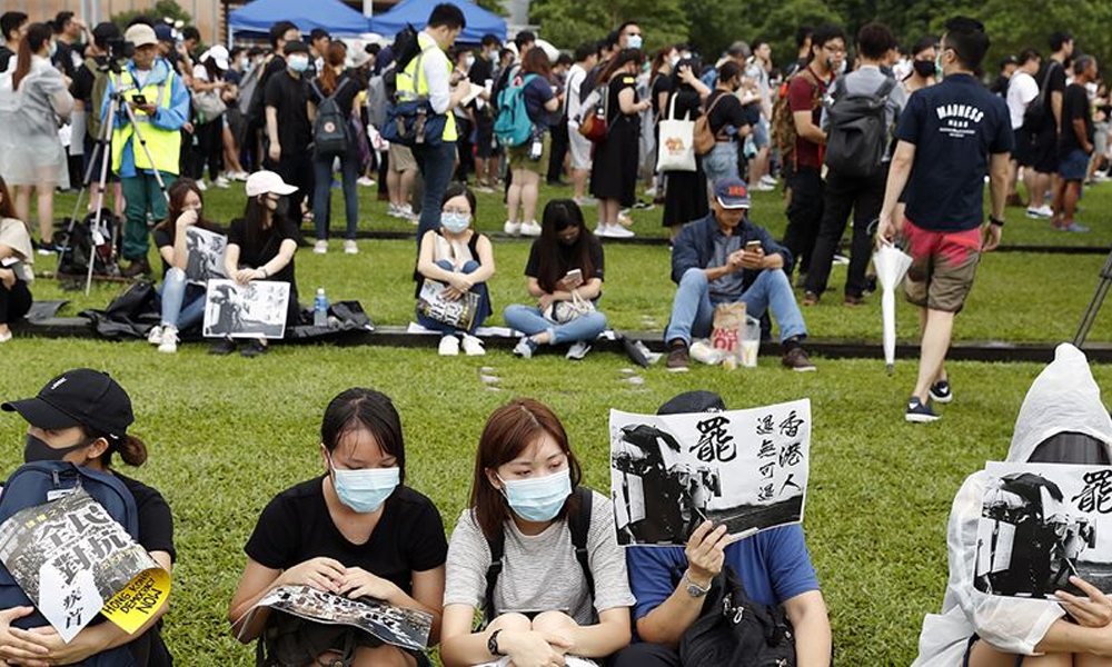 Hong Kong’da protestolar büyüyor… Öğrenciler okula gaz maskeleri ile gitti