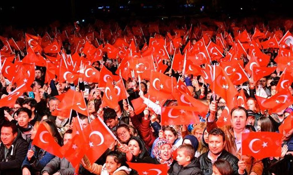 23 апреля в турции какой праздник. День Республики Турция праздник толпа.