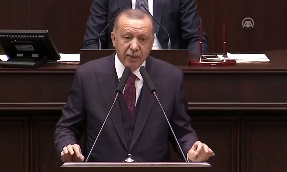 Erdoğan’dan AKP’li vekillere: Allah rızası için darda, zorda bırakmayın; muhalefetin karşısında gülünç duruma düşmeyelim