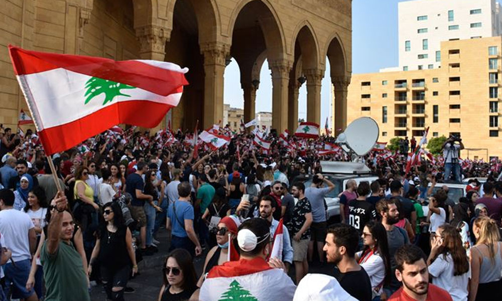 Lübnan’da direniş sonuç verdi: Başkan ve vekillerin maaşları kesiliyor…