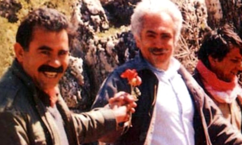 Abdullah Öcalan’dan çiçek alan Doğu Perinçek fotoğrafı yorumladı: Teslim almaya gitmiştim