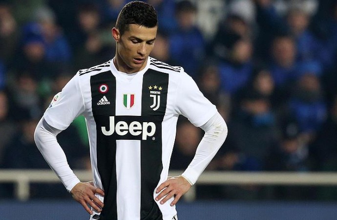 Ronaldo’dan skandal hareket! Gümüş madalya boynuna takılır takılmaz çıkarttı