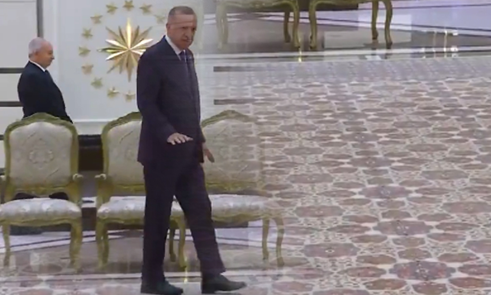 Erdoğan Saray’daki yeni halısını tanıttı