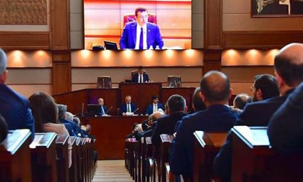 İBB Meclisinde AKP’li ve CHP’li üyeler arasında tartışma: Oturuma ara verildi