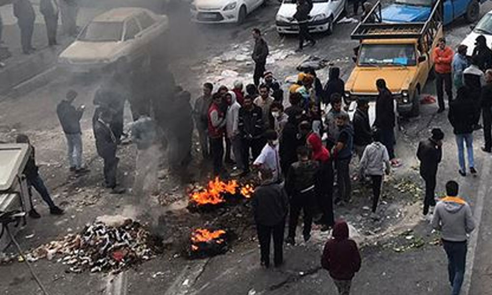 İran’da benzine yüzde 300 zammı protesto: 1000 kişi gözaltına alındı