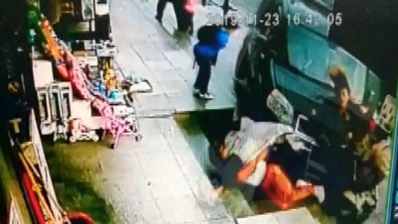 İstanbul’da bir araç yayaların arasına daldı! 1’i bebek 5 kişi yaralandı