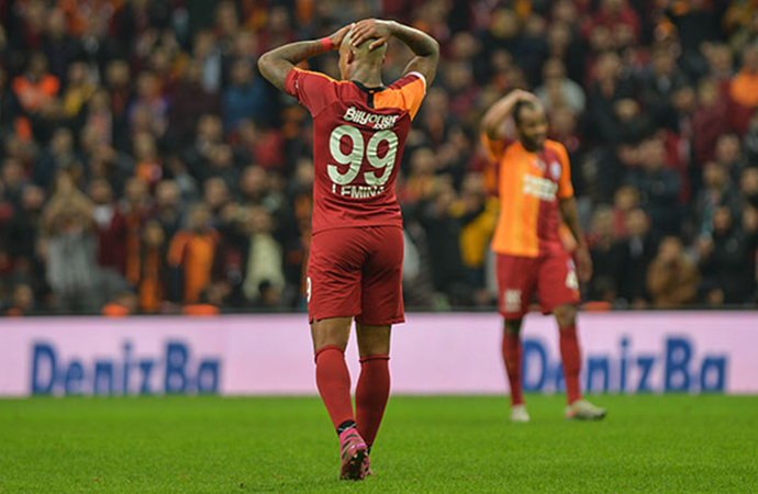 Galatasaraylı futbolcular, taraftarlardan özür diledi