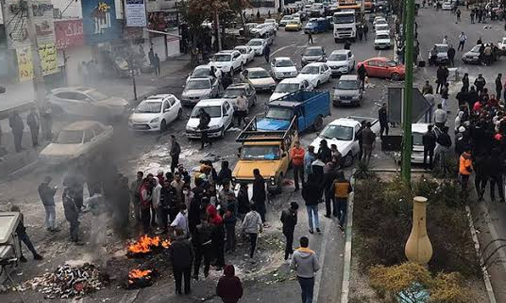 ‘İran’da benzin protestosu liderleri idamla yargılanacak’