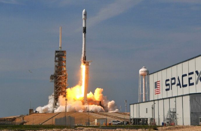 SpaceX Falcon Heavy büyük başarı sağladı