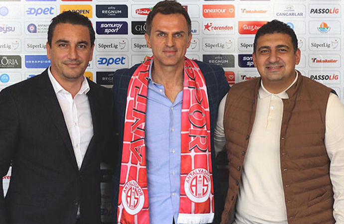 Süper Lig’te bir ayrılık daha… Teknik direktör takımına veda etti!