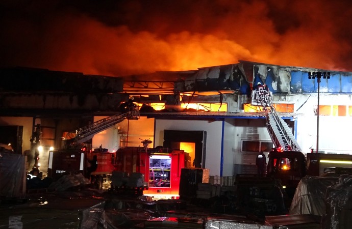 Düzce’de fabrika yangını
