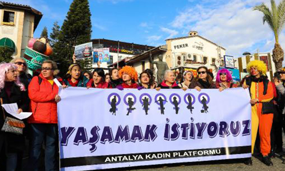 Antalya’da Las Tesis protestosuna polis engeli!