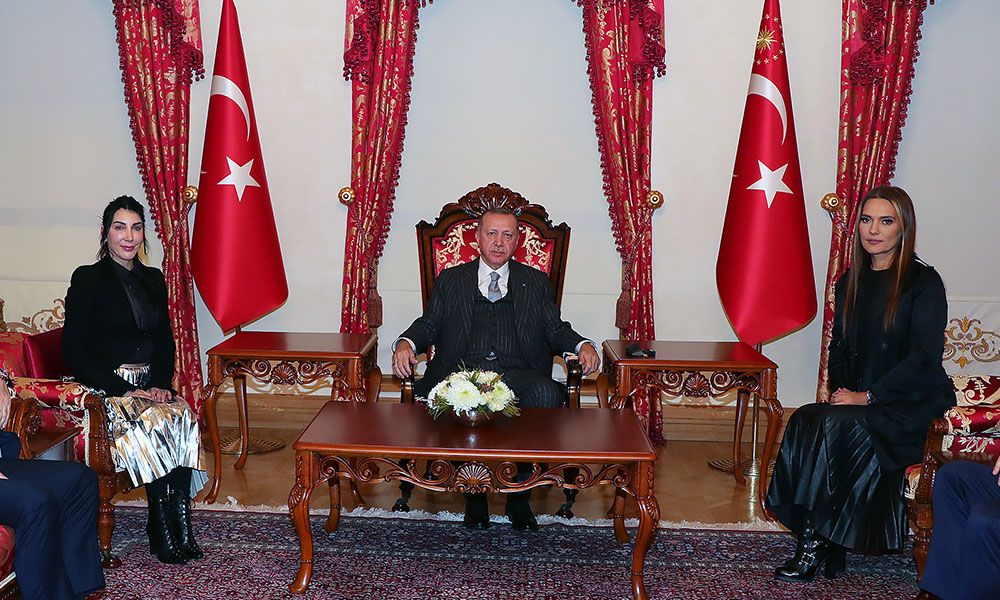 Erdoğan, Hande Yener ve Demet Akalın’ı kabul etti