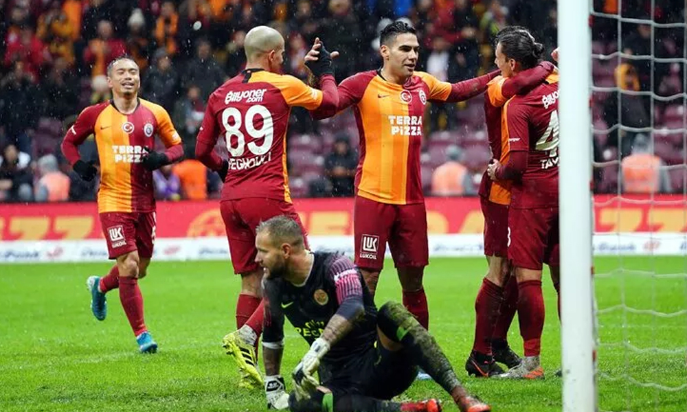 Galatasaray, Antalyaspor’u farklı yendi