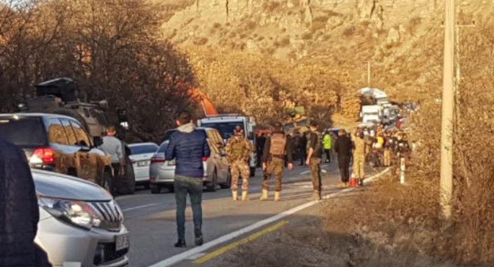 Tunceli’de askerleri taşıyan zırhlı araç devrildi