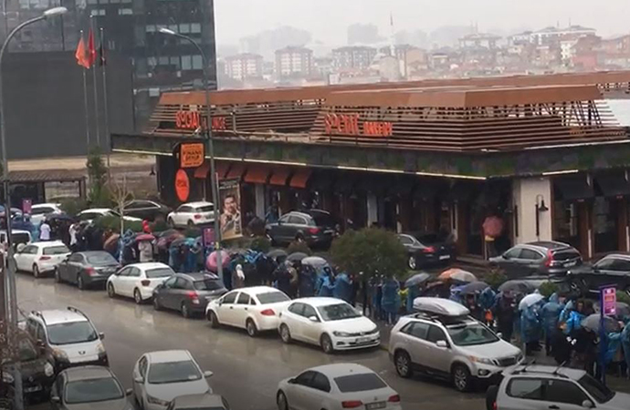 Yurttaşlardan Kanal İstanbul seferberliği… Yağmur altında itiraz kuyruğu