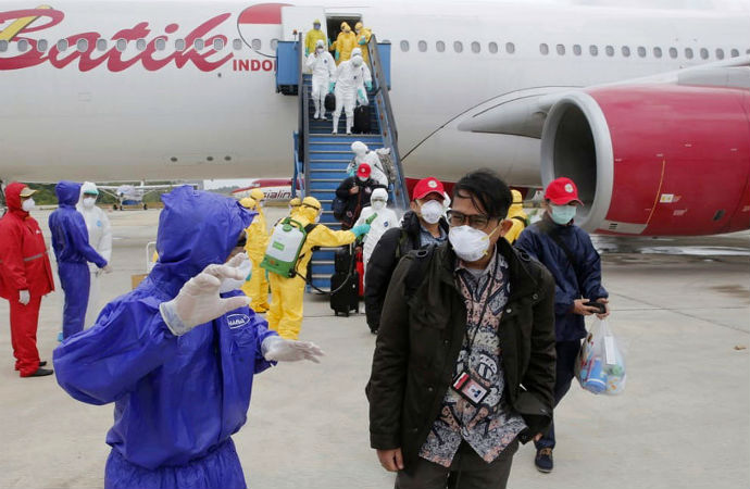 Yolcular neye uğradığını şaşırdı… Wuhan’dan tahliye edilenleri böyle karşıladılar
