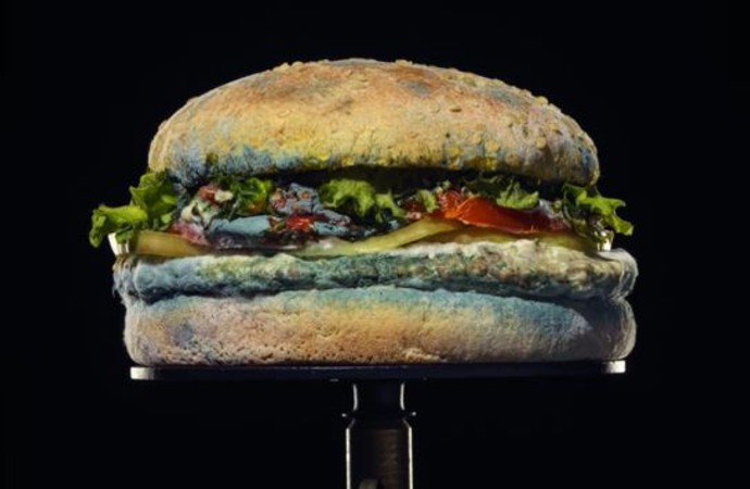 Burger King’den ‘Küflü Whopper’ reklamı