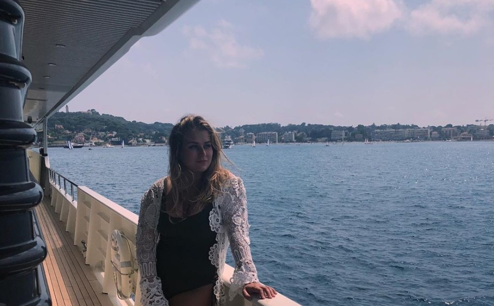 Rus milyarder Abramovich’in kızı Sofia sosyal medyada sevgili arıyor…’Sevgililer gibi buluşma istiyorum’