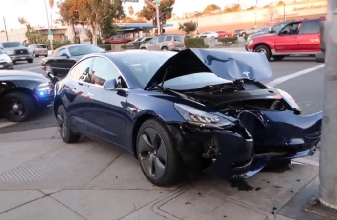 Tesla Autopilot kazasının detayları kan donduruyor