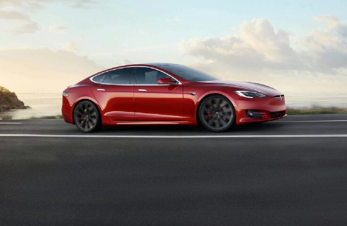 Tesla Model S kazası kameralarda göründü