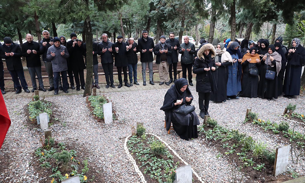 Yeşilyurt Apartmanı’nda Hayatını Kaybedenler Mezarları Başında Anıldı