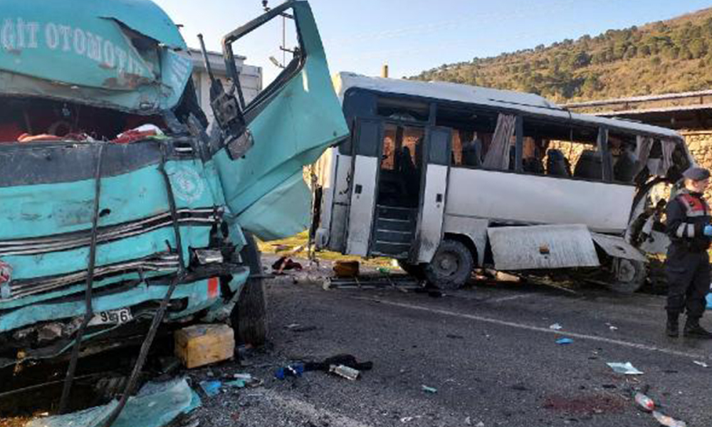 İzmir’de korkunç kaza! Çok sayıda ölü