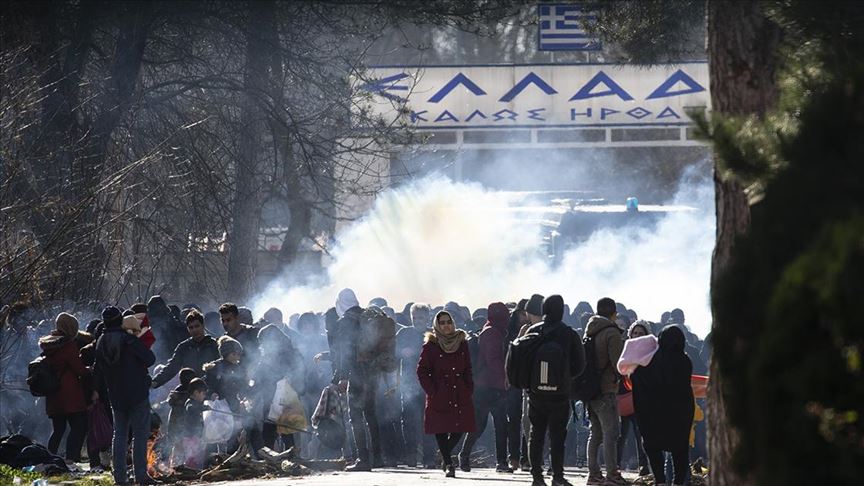 Yunan sınır polisi göçmenlere biber gazı ve ses bombasıyla müdahale etti