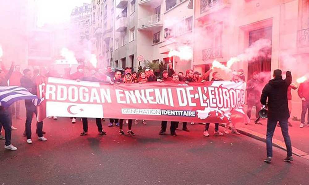 Paris’te Erdoğan’ı protesto eden Fransızlar gözaltına alındı