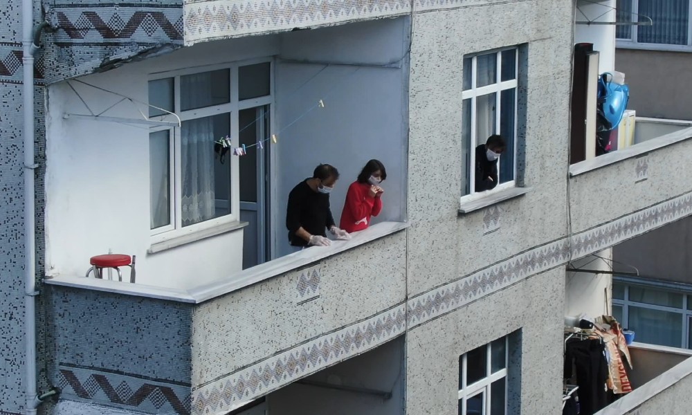 Bağcılar’da karantinaya alınan apartmanda 10 kişinin test sonucu pozitif