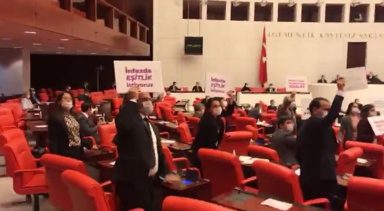 HDP, Meclis’te infaz düzenlemesini protesto etti