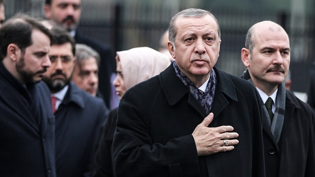 AKP merkezi üç bloğa bölündü iddiası