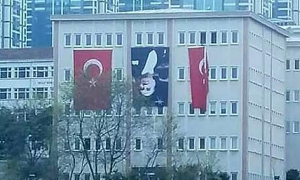 Atatürk portresini ters asmışlardı… Trabzon Üniversitesi’nden açıklama