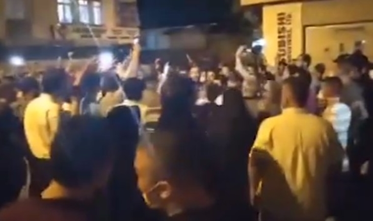 Adana’da provakasyon: Slogan atarak yasağa rağmen teravih namazı kılmak istediler