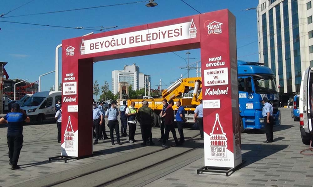 İBB ve Beyoğlu Belediyesi zabıta ekipleri arasında gerginlik