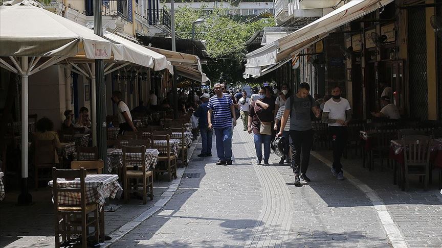 Yunanistan’da kafe ve restoranlar açıldı