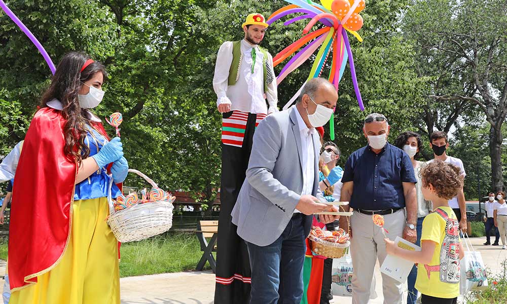 Başkan Türkyılmaz’dan çocuklara renkli sürpriz