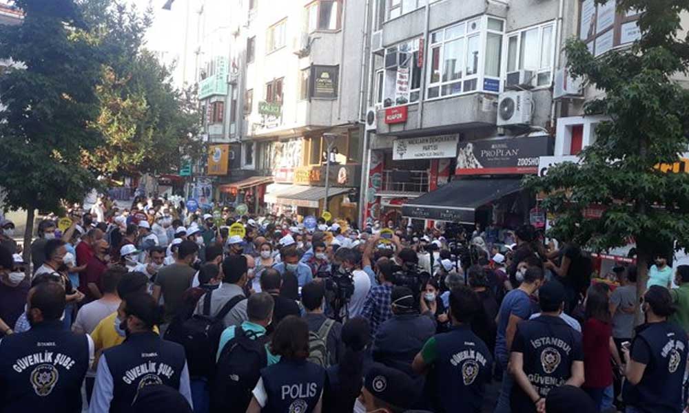 HDP Kadıköy’de polis ablukası altında açıklama yaptı