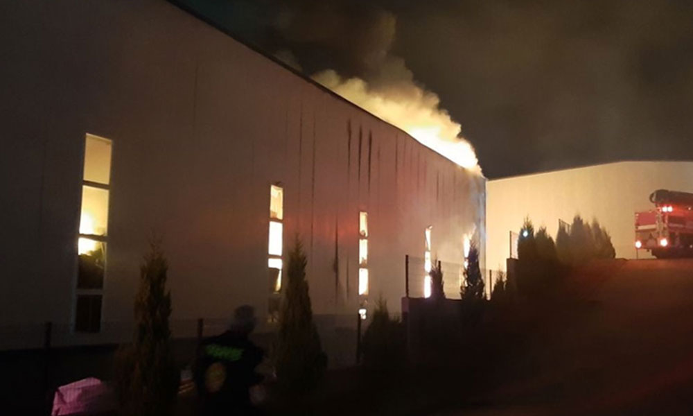 Kocaeli’de spor malzemeleri üreten fabrikada yangın