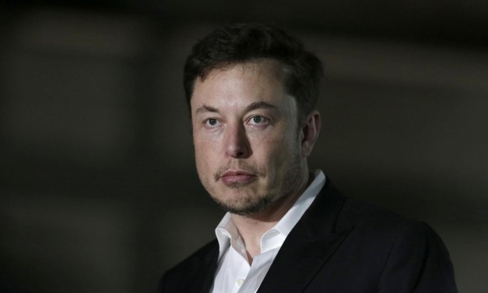 Bitcoin’i hedef alan Elon Musk’ın hisseleri çakıldı, unvanını kaybetti