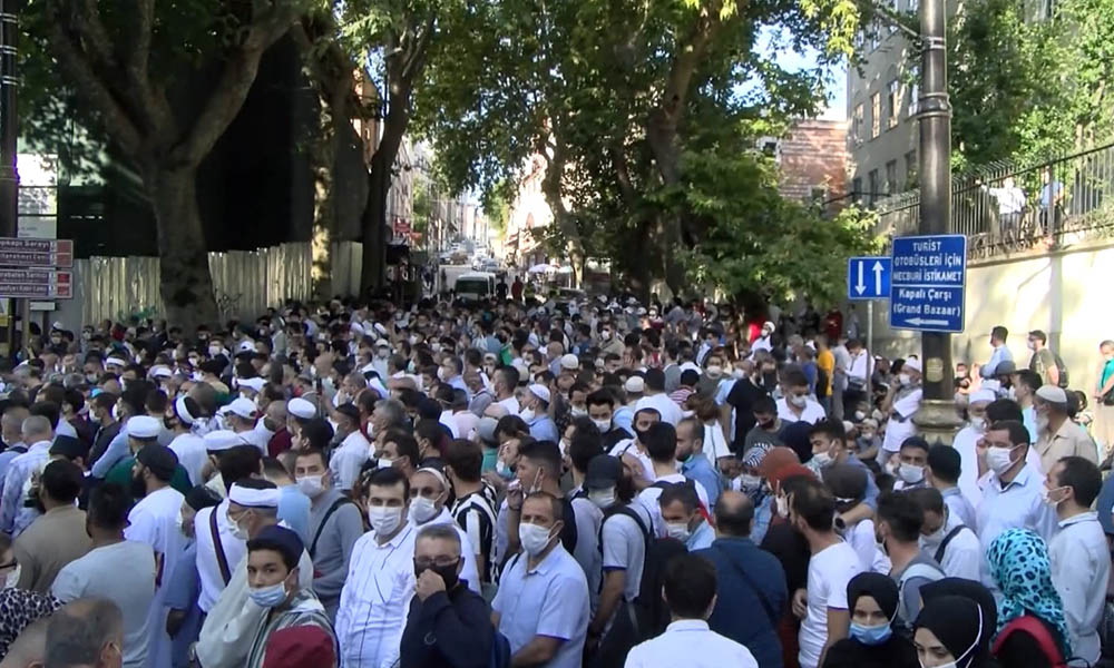 İstanbul Valisi Yerlikaya duyurdu! Ayasofya’ya girişler durduruldu