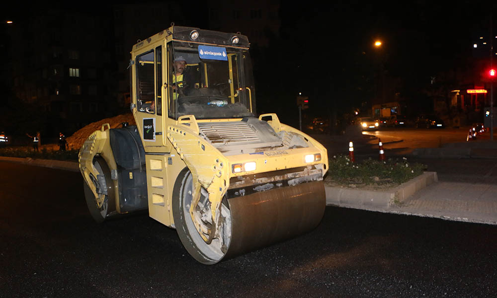 Kartal’da asfalt serim çalışmaları 7/24 devam ediyor