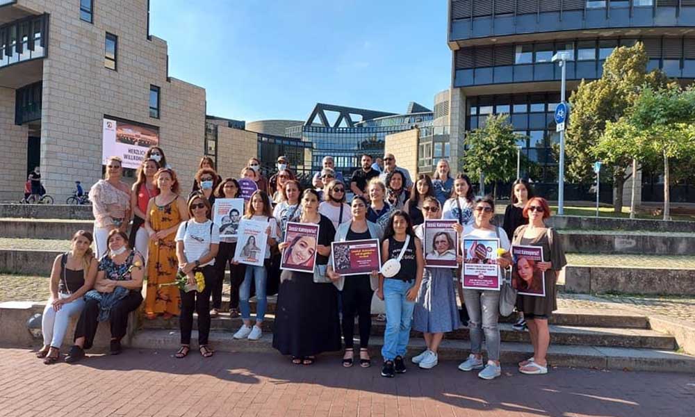 Kadın cinayetleri ve kadına şiddet Almanya Düsseldorf’ta da protesto edildi