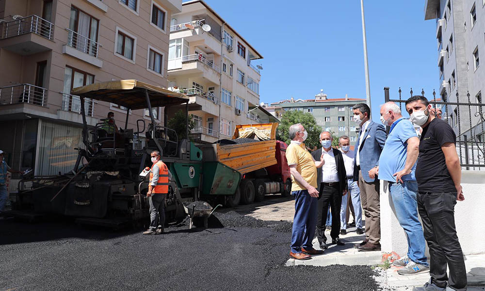 Başkan Gökhan Yüksel, devam eden asfalt çalışmalarını inceledi