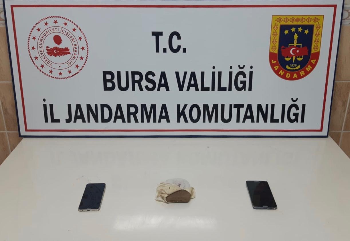 Jandarma, lavaşa sarılı 500 gram esrar ele geçirdi: 3 gözaltı